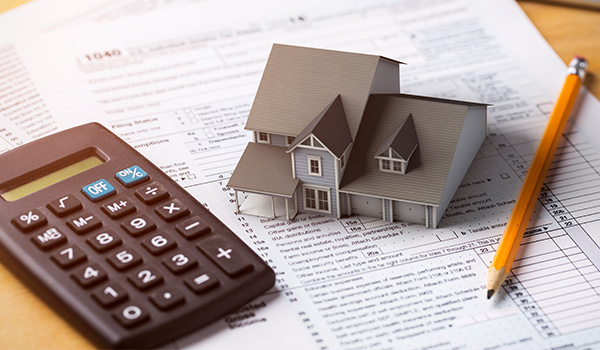 Diversifying Portfolio through Stocks and Bonds